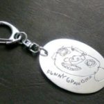 子供の絵の楕円形キーホルダー-オーダーメイド