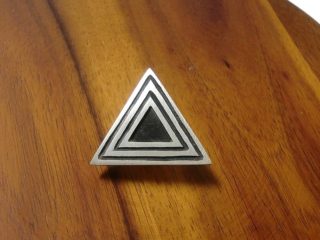 三角形のピンバッジ/オーダーメイドシルバーアクセサリー