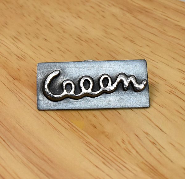 ロゴのピンバッジ３画像２-オーダーメイドシルバーアクセサリー